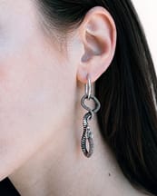 sylp-snake-hoop-earring-stainless-steel-ear-close-up-hellaholics-look