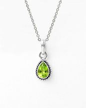 indra-peridot-crystal-sterling-silver-necklace-front-hellaholics-look-august-birthstone
