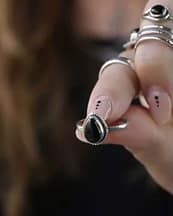 Styling-Elara-Black-Teardrop-Ring-Onyx-Hellaholics