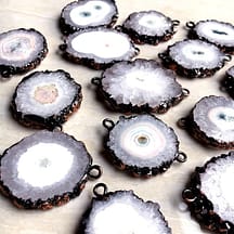 goddess-geode-bronze-slice-necklace-hellaholics-selection