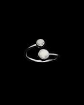 aphrodite-adjustable-pearl-ring-silver-mood-dark-hellaholics