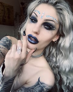 inked model @kejaos wears blue lipstick and hellaholics raw crystal quartz ring