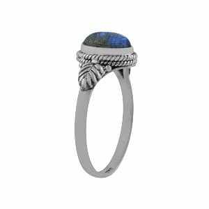 Spellbinding oval Sterling Silver Labradorite ring with intricate leafe details, in blue and green colours on white background, side view