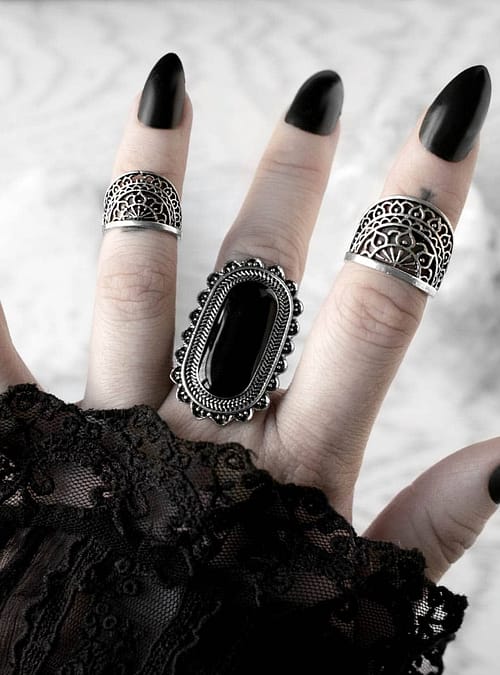 adhika-ring-set-hellaholics (1)
