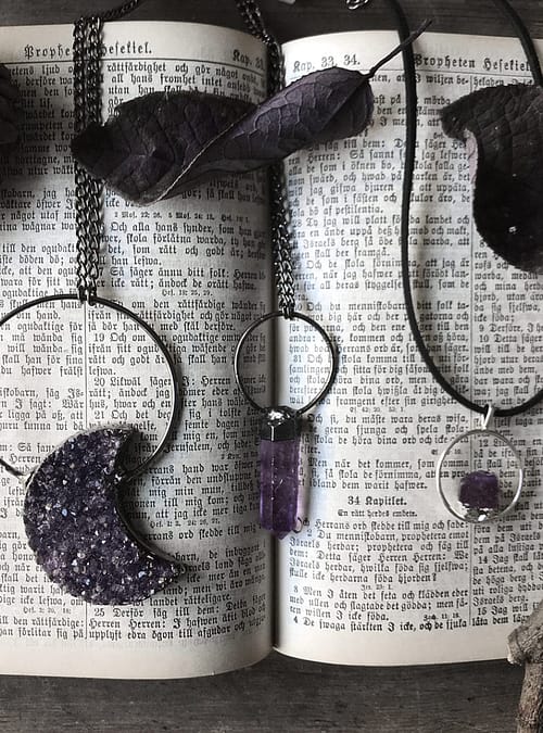 amethyst-necklaces-by-hellaholics