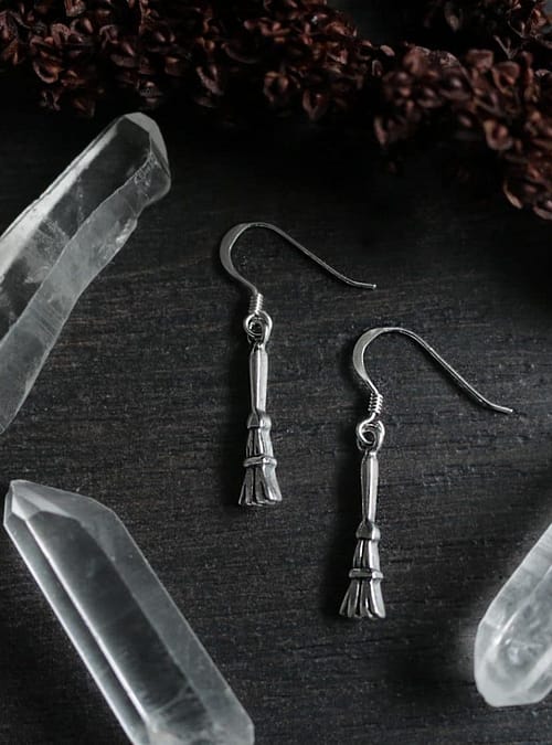 witchy-earrings-from-hellaholics