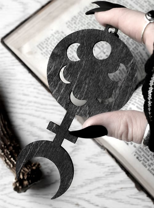 pagan-priestess-wooden-necklace-black-hellaholics