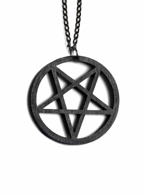 pentagram-necklace-black-chain-hellaholics
