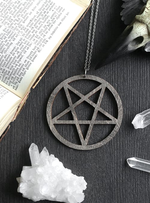 pentagram-wooden-necklace-hellaholics