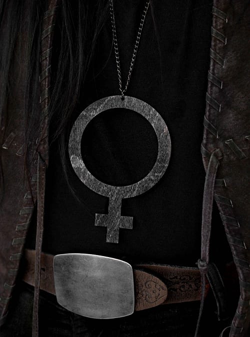 xl-feminist-birch-wood-black-necklace-hellaholics