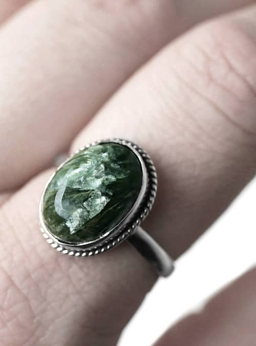 gaia-green-seraphinite-silver-ring-close-up-hellaholics