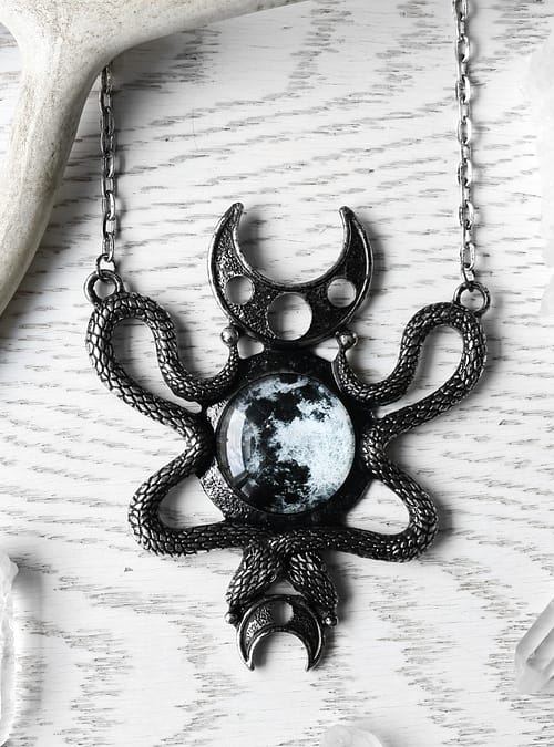 moon-embraced-silver-necklace-restyle-hellaholics
