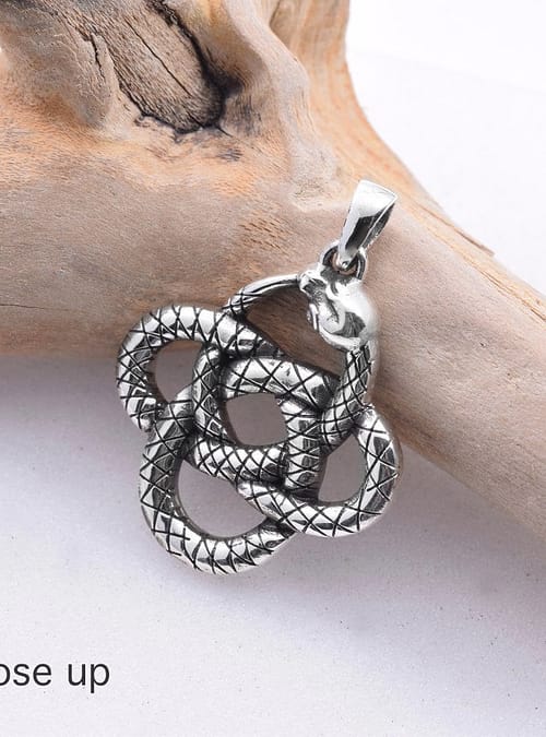 925-silver-coiled-snake-pendant-image-hellaholics.-close-up