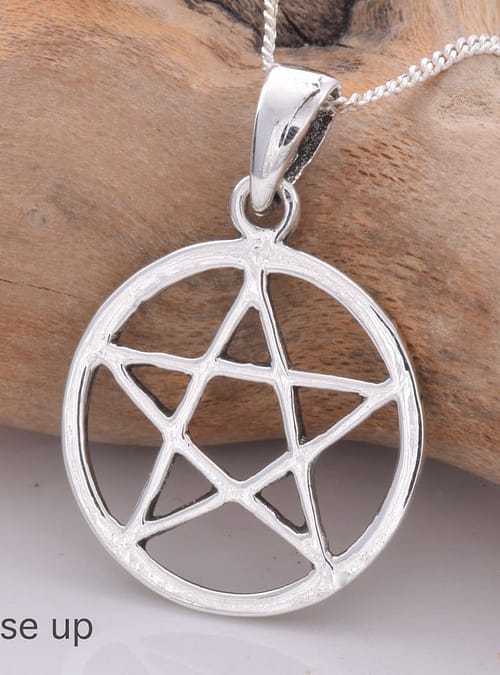 925-sterling-silver-pentagram-pendant-hellaholics-close-up