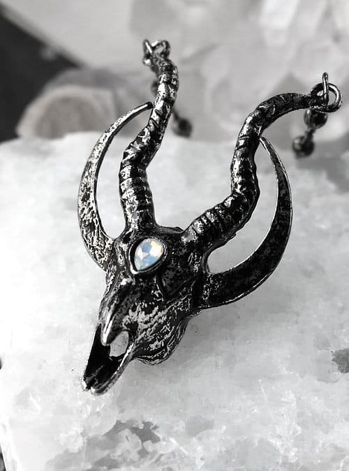 silver-crescent-skull-necklace-restyle-sold-hellaholics