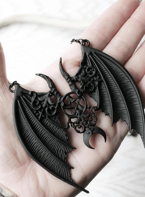 maleficent-gothic-black-necklace-hand-hellaholics-restyle
