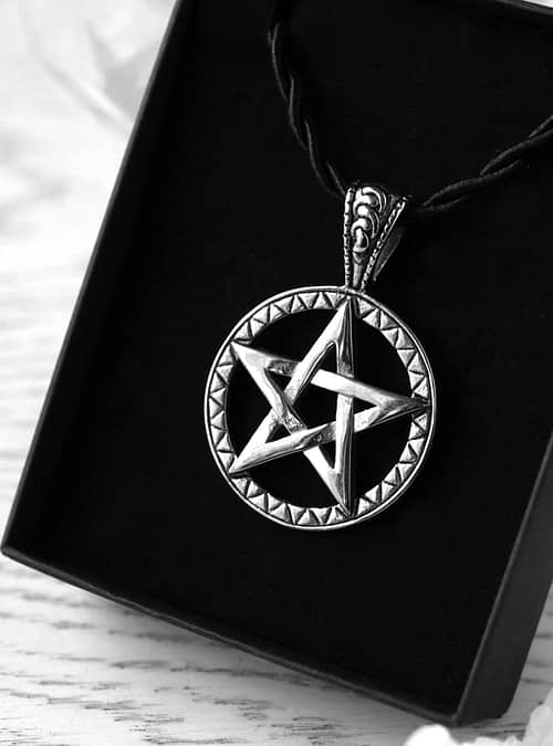 pagan-pentagram-amulet-stainless-steel-hellaholics(1)