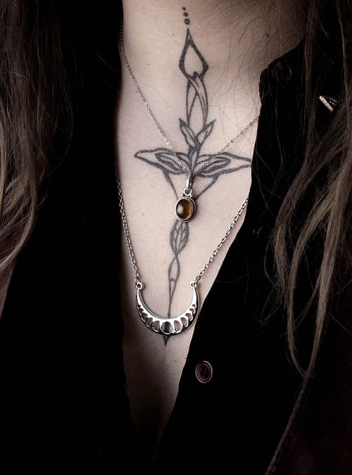 yrsa-amber-moonphases-budget-necklace-mix-hellaholics