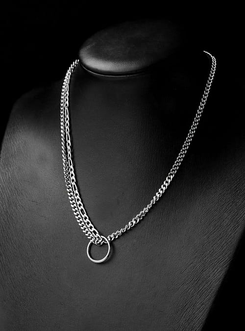 siouxsie-stainless-steel-chain-necklace-close-up-hellaholics