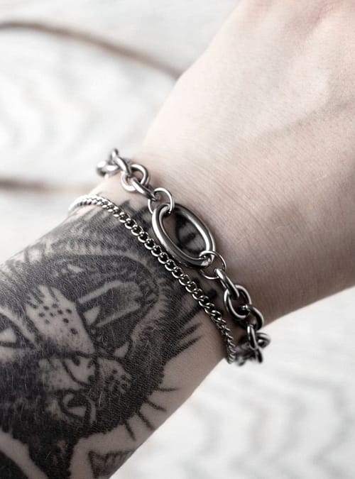 laurie-stainless-steel-chain-bracelet-hellaholics-wrist