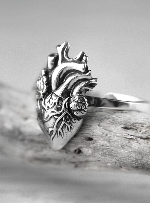carnal-heart-silver-ring-close-up-hellaholics (1)