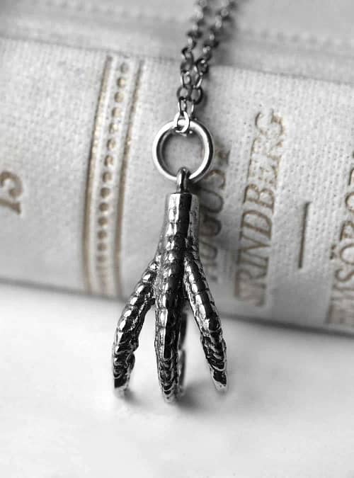 claw-silver-necklace-close-up-hellaholics