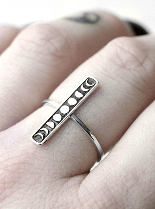 moon-phases-bar-sterling-silver-ring-close-up-hellaholics