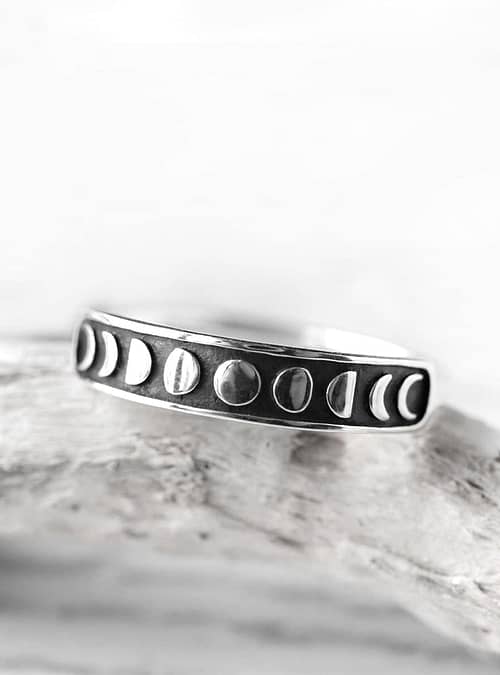 moonphases-silver-ring-close-up-hellaholics