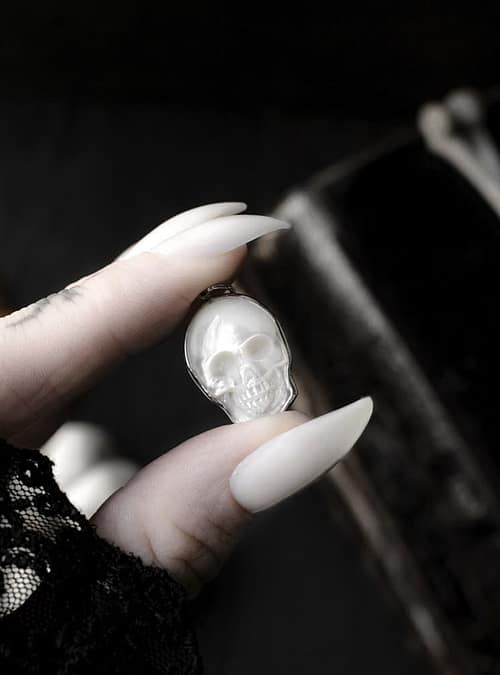 mother-of-pearl-skull-necklace-hellaholics
