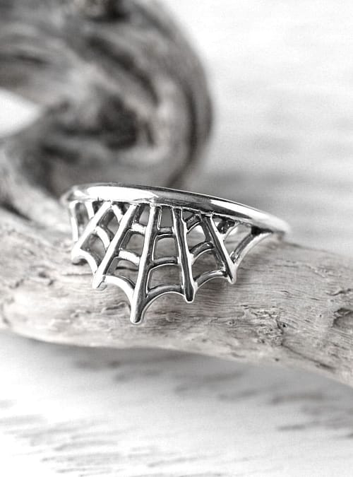 spider-web-sterling-silver-ring-close-up-hellaholics