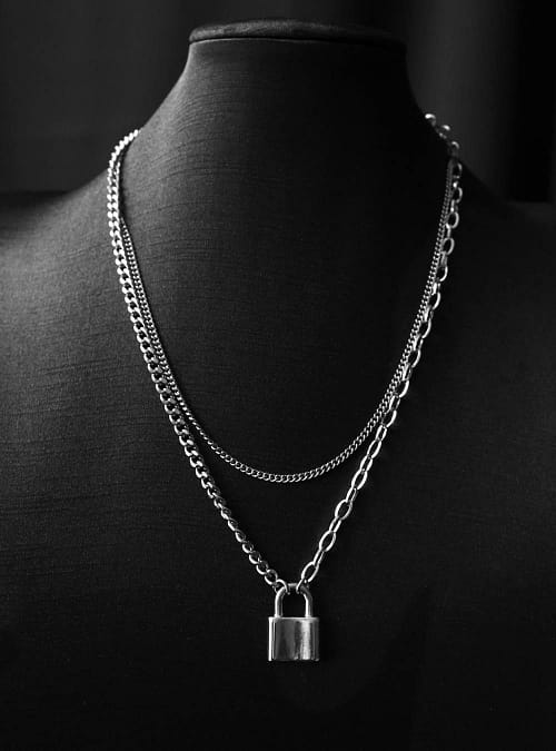 lucretia-double-layer-stainless-steel-lock-necklace-hellaholics-mood