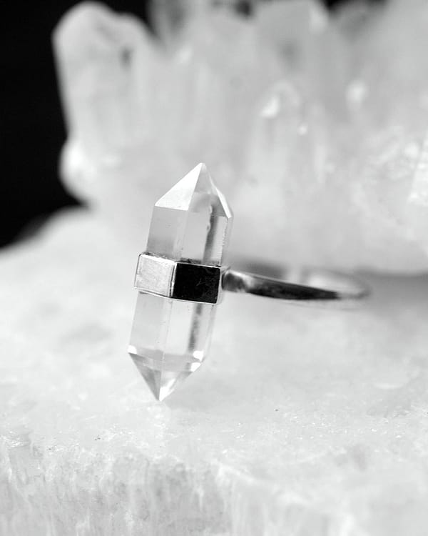 clear-crystal-quartz-silver-ring
