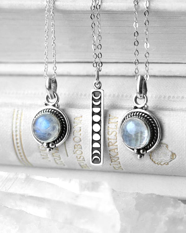 riya-moonstone-silver-necklaces-moonphase-bar-silver-necklace-hellaholics