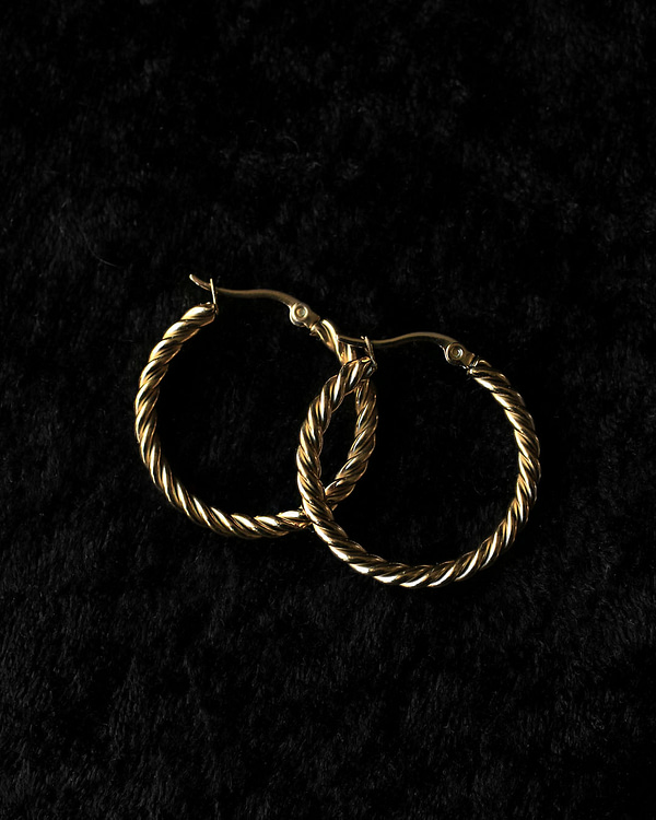 twisted-medium-stainless-steel-gold-vintage -style-hoop-earrings