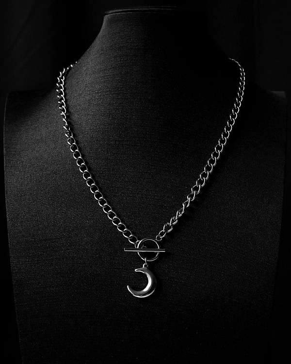 Celeste-Crescent-Moon-Stainless-Steel-Necklace-hellaholics (1)