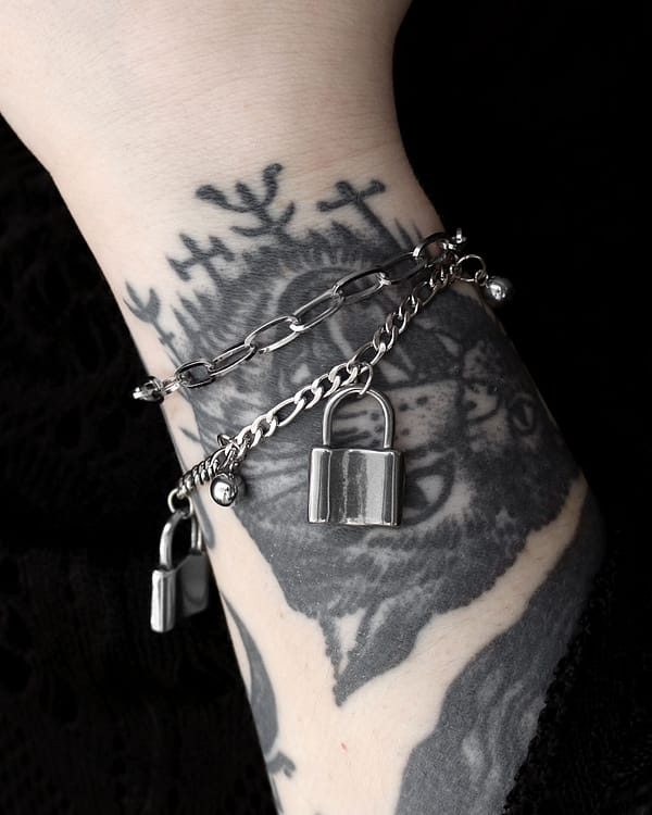 camden-stainless-steel-lock-charm-bracelet-hellaholics-on-hand