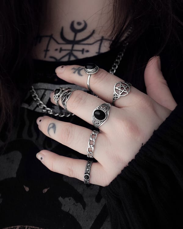 aelia-onyx-pagan-pentqagram-never-break-the-chain-silver-rings-mix-hellaholics