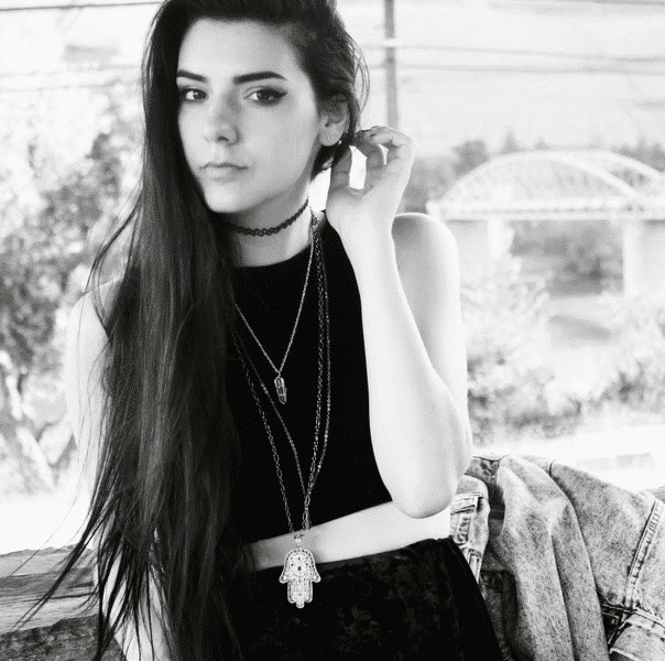 hamsa-hand-necklace-combo-worn-by-fashion-blogger-claudia-of-holynights hamsa-hand-necklace-combo-worn-by-fashion-blogger-claudia-of-holynights