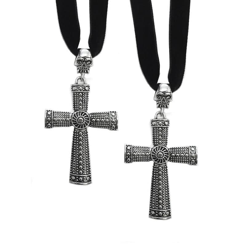 bold-skull-cross-necklace bold-skull-cross-necklace