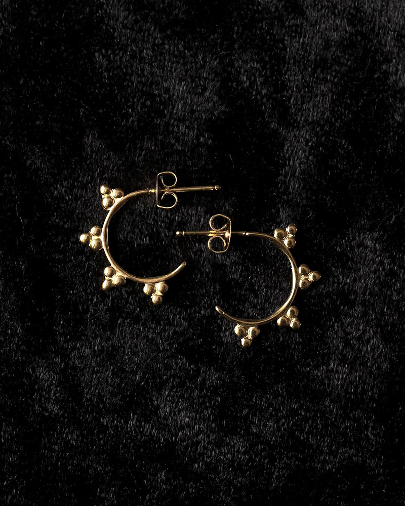 phoebe-stainless-steel-gold-half-hoop-bohemian-earrings-hellaholics-mood