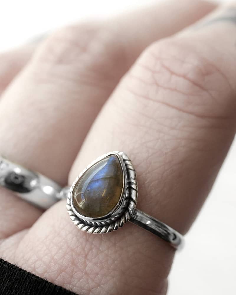 dropshaped sterling silver labradorite ring