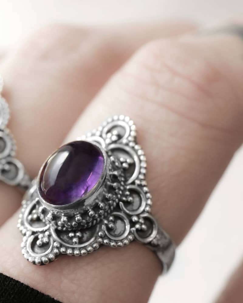 Elodia silver ring with purple amethyst crystal.