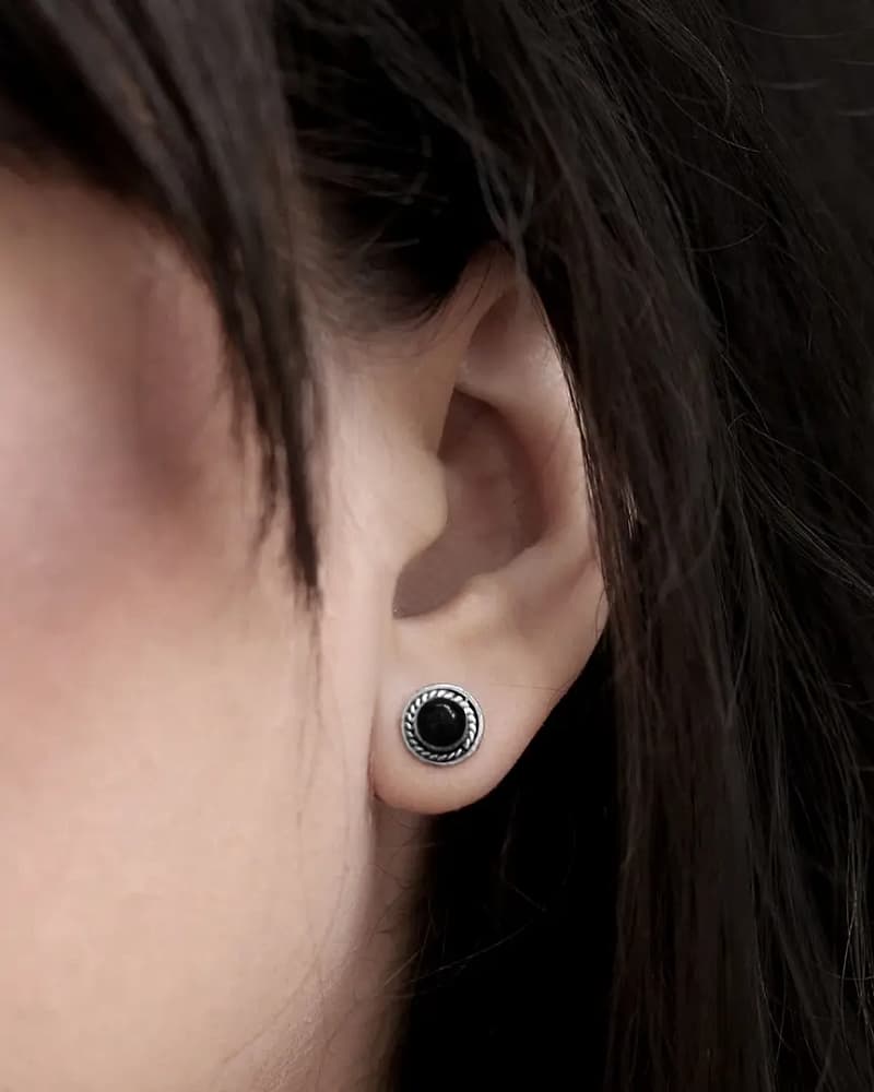 raina-silver-onyx-earrings-hellaholics-on-model