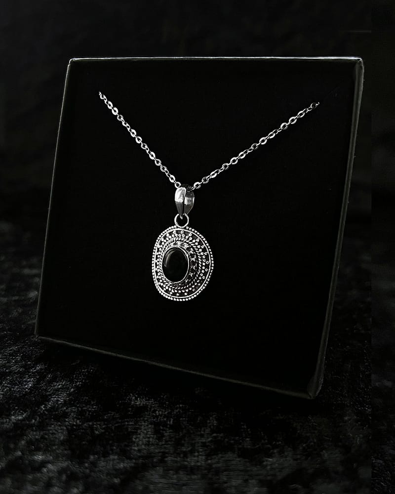 Naya Onyx Vintage Silver Pendant Necklace