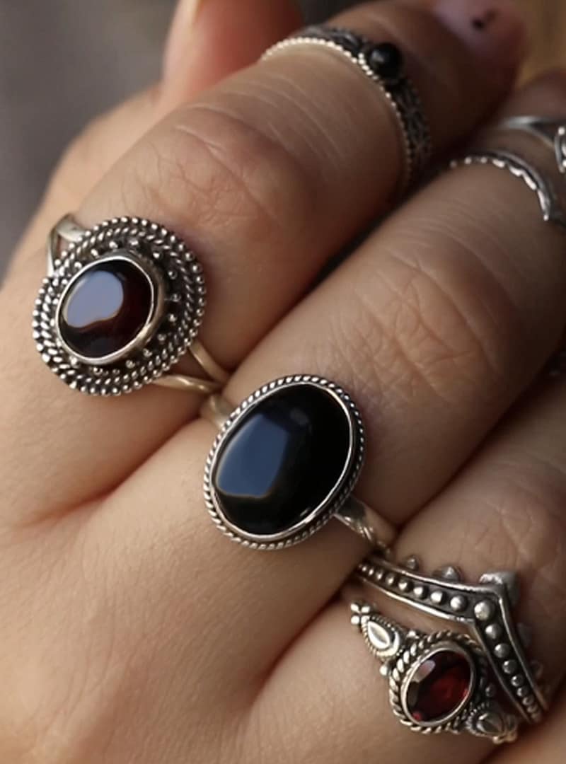 styling-giana-garnet-silver-ring-hellaholics-focus-nathalia