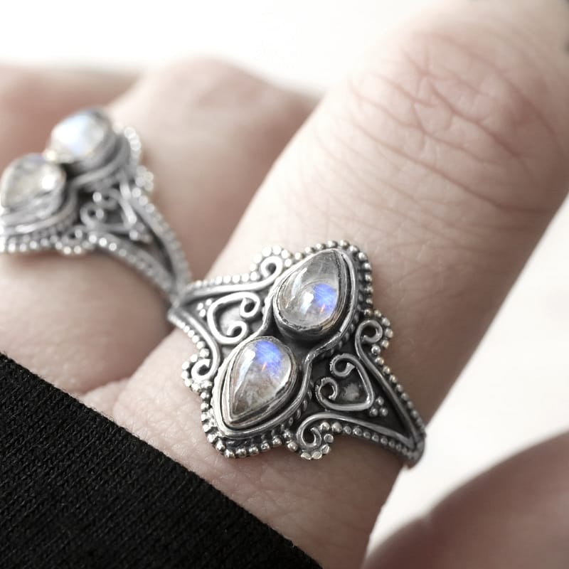Naomi moonstone silver ring