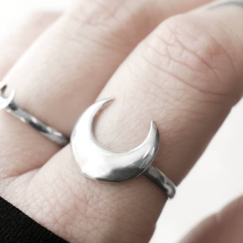 Hunting moon silver ring