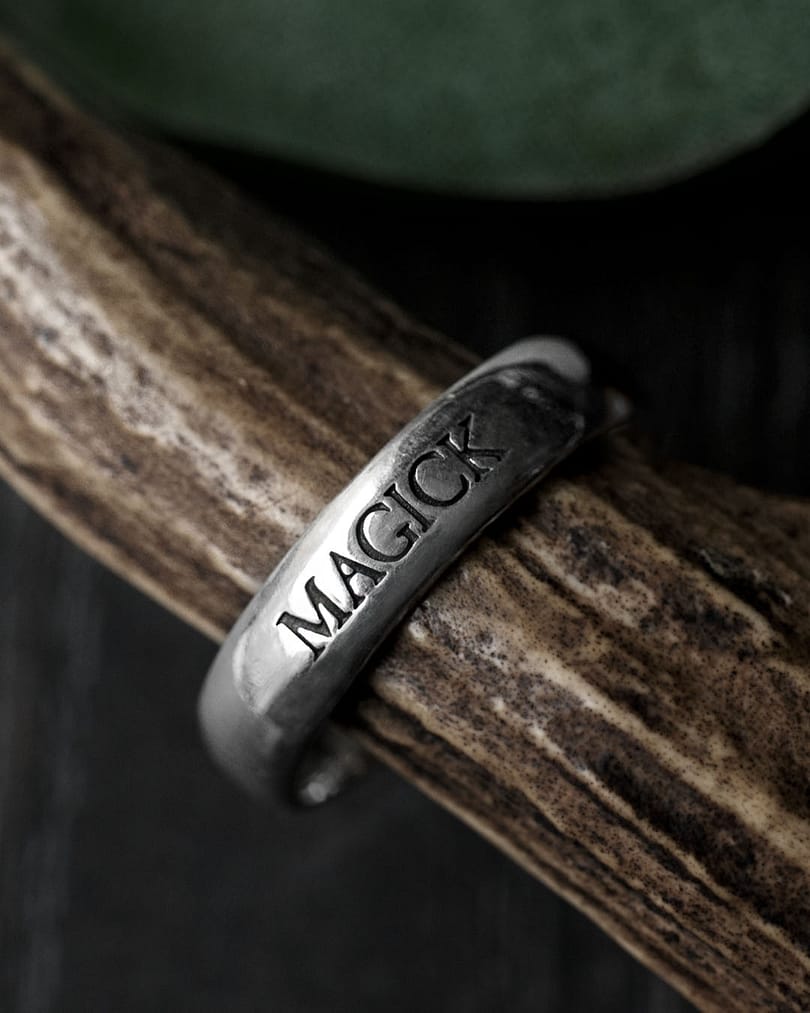 magick-silver-ring-close-up-2-hellaholics (1)