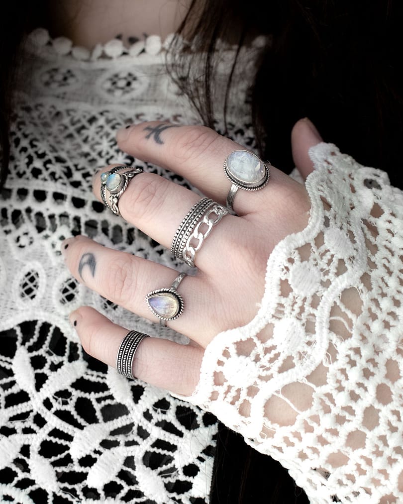 elara-gaia-amaya-aranza-moonstone-silver-rings-mix-hellaholics