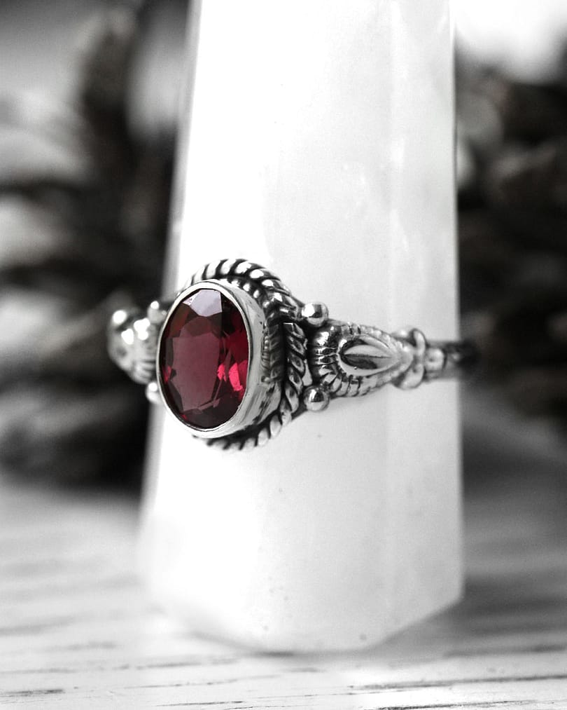 ganya-garnet-cut-silver-ring-close-up-hellaholics